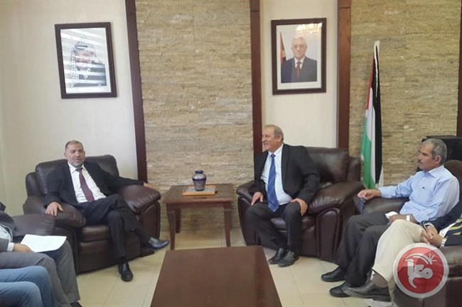 الشيوخي يزور بلدية الخليل ويهنئ مجلسها الجديد