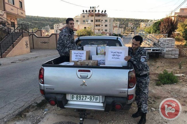 الضابطة الجمركية توزع طرودا غذائية على أسر محتاجة في سلفيت
