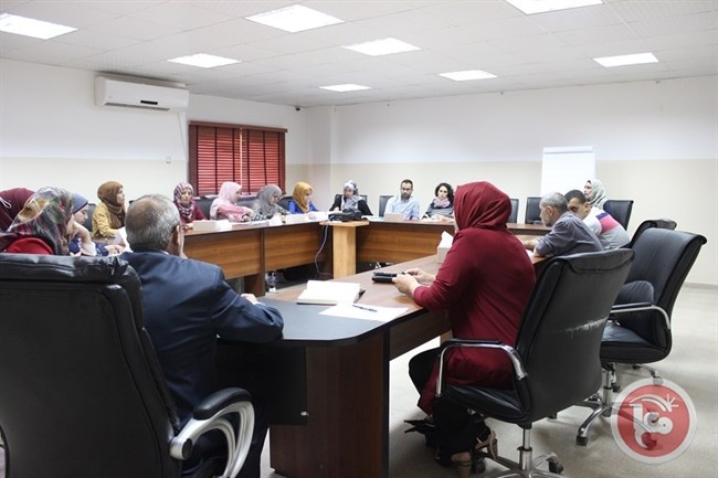 بلدية دورا تعقد اجتماعا ضمن مشروع التنمية المحلية الدامجة