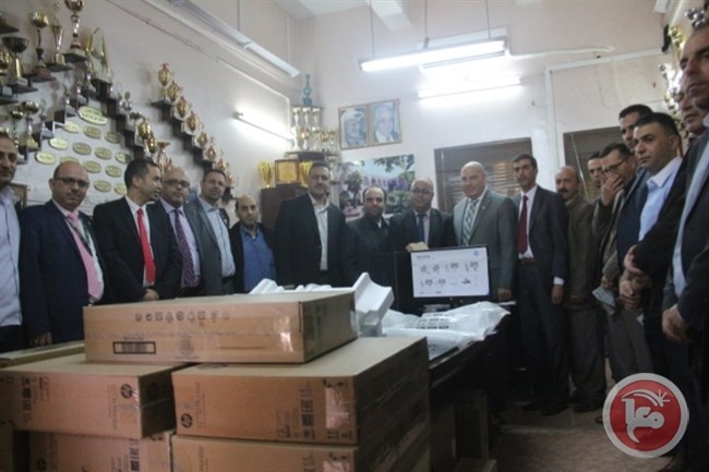 بنك القدس يدعم مدرسة الحسين بن علي الثانوية بالخليل