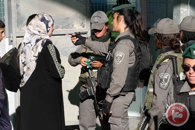 الاحتلال يعتقل مواطنة على حاجز بيت لحم