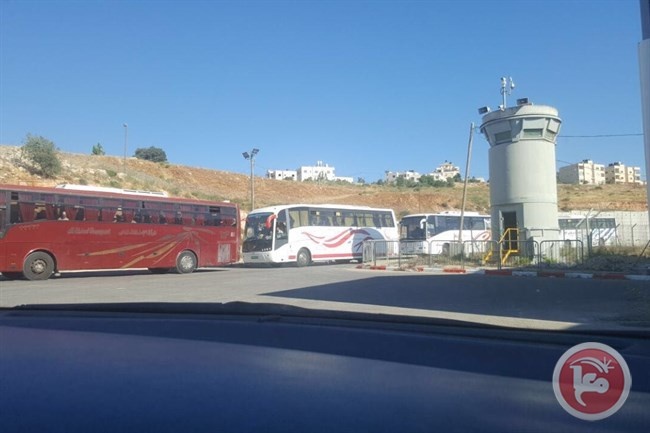 حافلات فلسطينية تقُل المصلين الى المسجد الاقصى