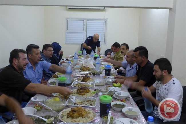 الشرطة تنظم إفطارا لذوي الشهداء والأسرى بقلقيلية