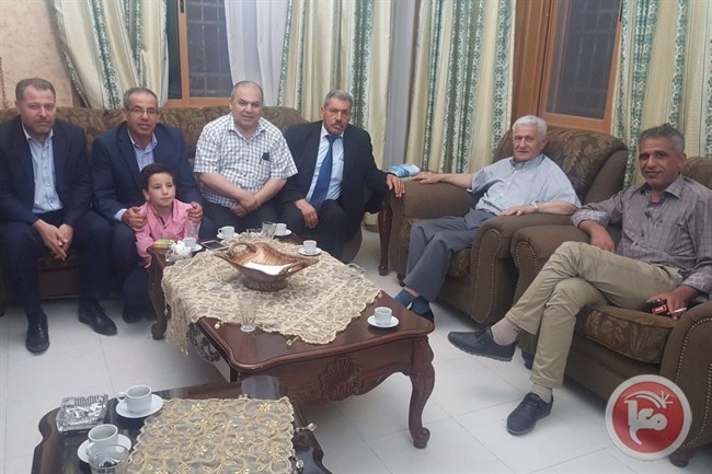 عباس زكي يلتقي اللجنة الرئاسية للسلم الأهلي