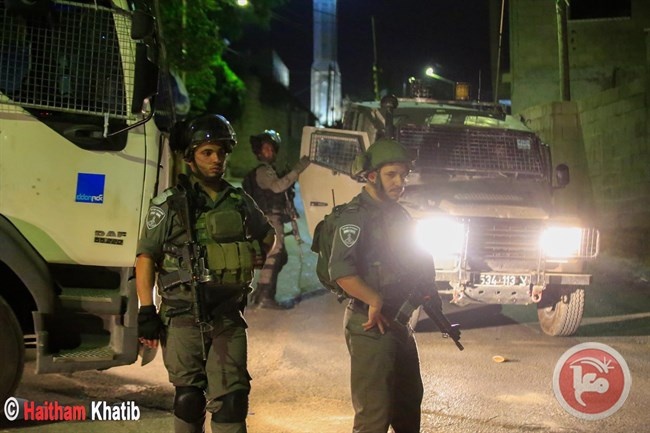 الاحتلال يعتقل 3 مواطنين ويصادر سلاحا في جنين