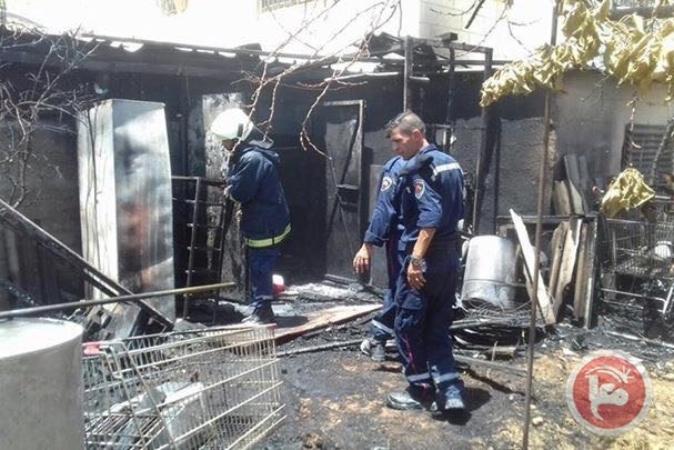 اطفائية بلدية الخليل تخمد نيرانا في مشغل للاحذية