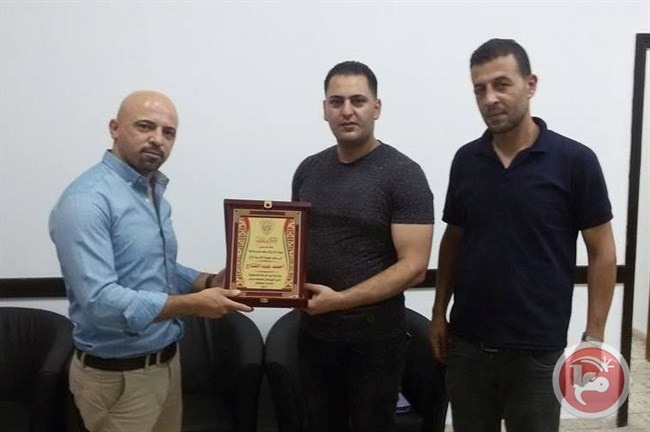 مركزبلاطة يكرّم عضو الهيئة الادارية احمد عبد الفتاح.