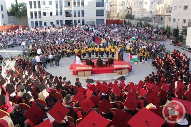 كلية فلسطين الأهلية الجامعية تحتفل بتخريج الفوج السابع من طلبتها