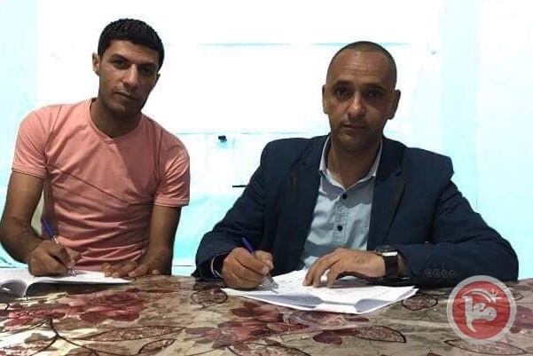 ثائر ابو دية يوقع على كشوفات نادي جنين