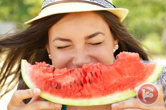 ماذا يحصل في بطنك إن ابتلعت بذر البطيخ؟