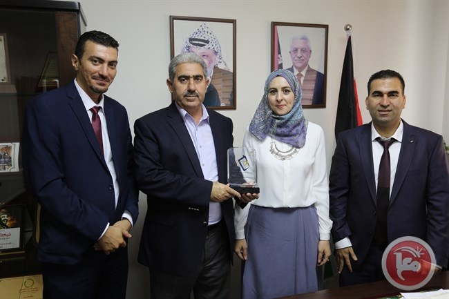 الحكم المحلي تحصل على جائزة المركز الثالث لأفضل تطبيق حكومي محمول