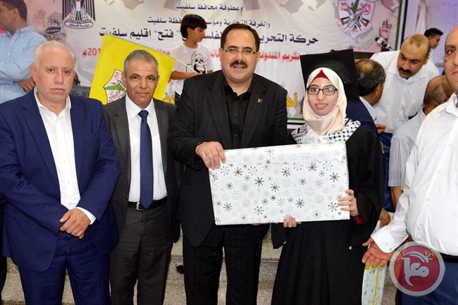 التربية وحركة فتح تكرمان الطلبة المتفوقين في امتحان الإنجاز في سلفيت