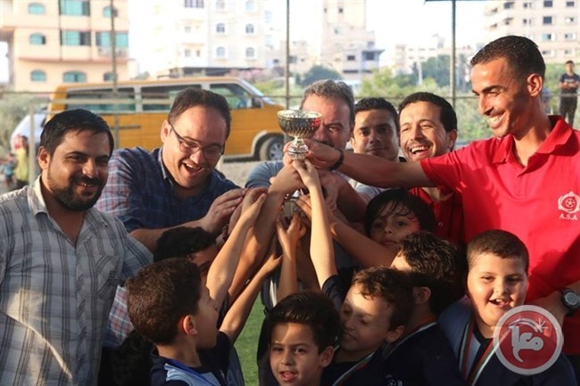 فريق القدس يتوج بطلاً لدوري أكاديمية الوحدة لكرة القدم