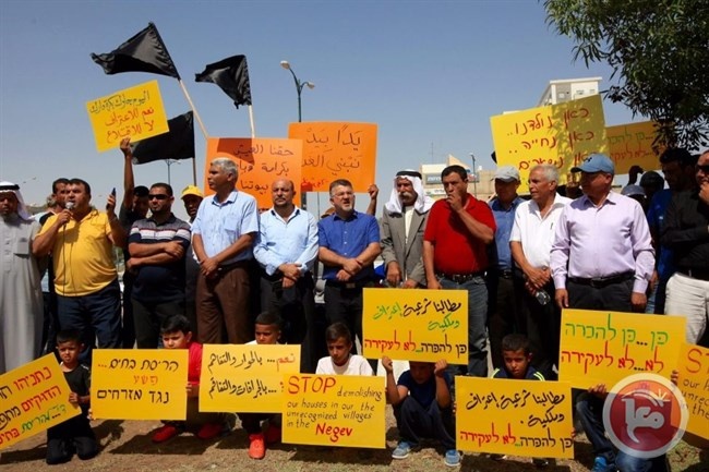 مئات البدو يتظاهرون ضد سياسة هدم المنازل