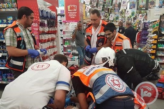 فيديو- عملية طعن في مدينة يبنا واعتقال المنفذ