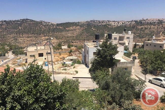 الاحتلال يخطر بوقف بناء منزل بقرية الولجة