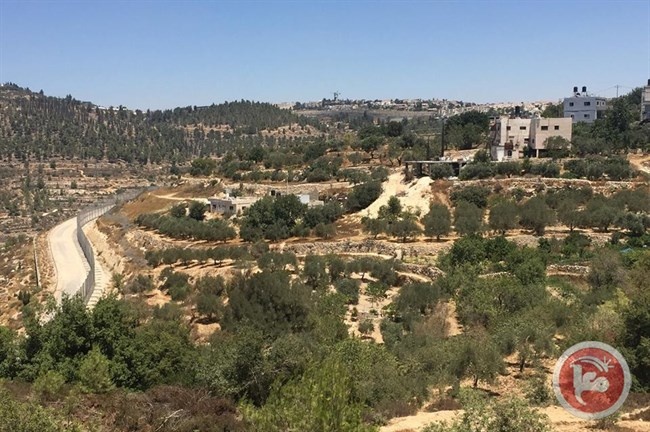 الاحتلال يخطر بوقف البناء في منزل غرب بيت لحم
