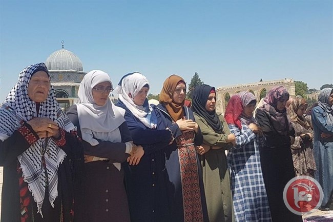 الالاف يصلون الجمعة في المسجد الاقصى