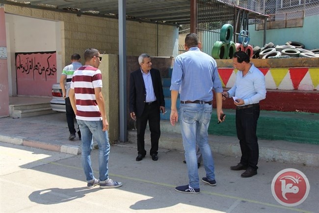 محافظ محافظة قلقيلية ينفذ زيارة لمخيم داري فلسطين التابع للنادي الأهلي