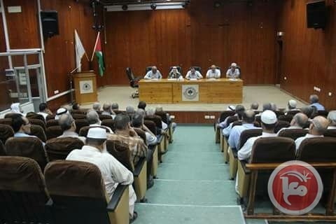 بلدية قلقيلية ووجهاءها يعقدون اجتماعا حول تنظيم المناسبات الاجتماعية