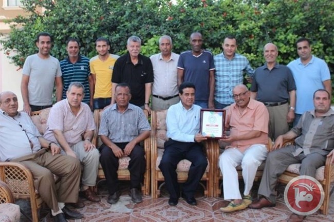 الجمعية الفلسطينية لقدامى الرياضيين تكرم الإعلامي خيري أبو زايد