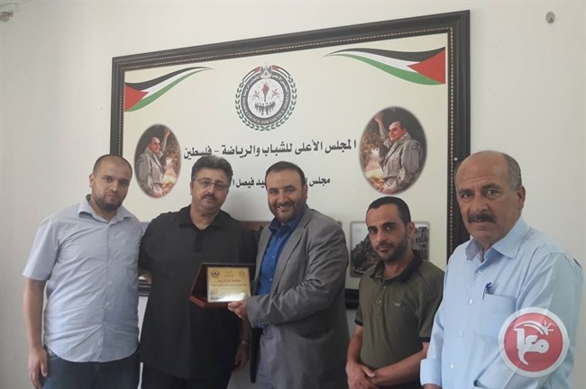 وفد من نادي اهلي الرام يزور المجلس الاعلى في الوسط