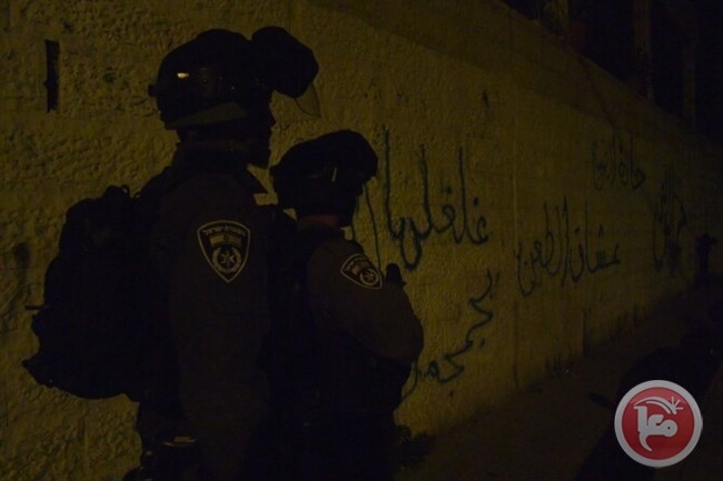الاحتلال يعتقل 12 شابا من مخيم شعفاط