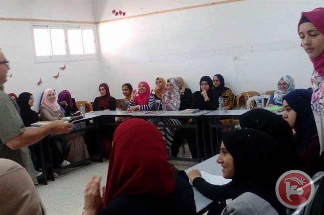 الشبيبة تنظم محاضرة بعنوان أسرار النجاح لبنات أبو علي أياد الثانوية