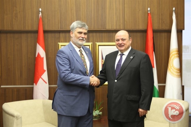 محافظ سلطة النقد يلتقي ممثل كندا لدى فلسطين