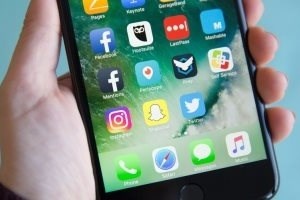 &quot;جوجل&quot; تزيل 500 تطبيق يتجسس على المستخدمين