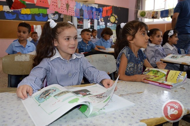 Fighting the curriculum - confiscating Palestinian curriculum books