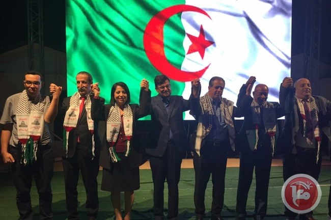 وزير الشباب الجزائري يشيد بالمشاركة الفلسطينية بالمخيمات الصيفية
