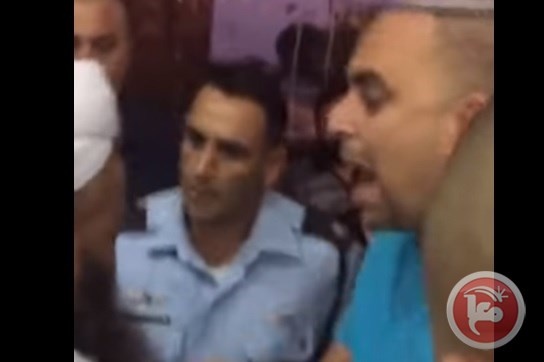فيديو- رئيس بلدية اللد يحاول منع صلاة العيد