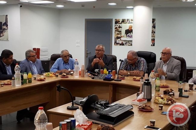 وفد من منظمة التحرير يزور بلديتي الطيبة وسخنين