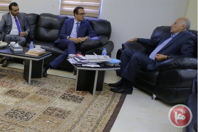 الرجوب يشدد على أهمية الشراكة التي تجمع اتحاد كرة القدم مع بنك فلسطين