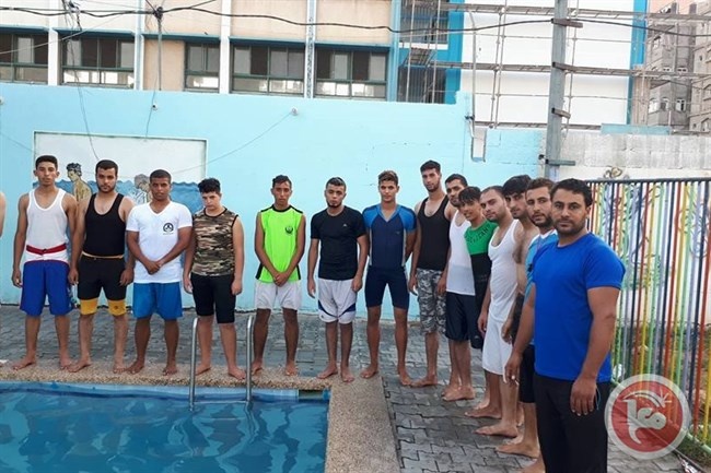 اتحاد السباحة يجري اختبارات القبول لمنتسبي دورة الإنقاذ والسلامة بغزة