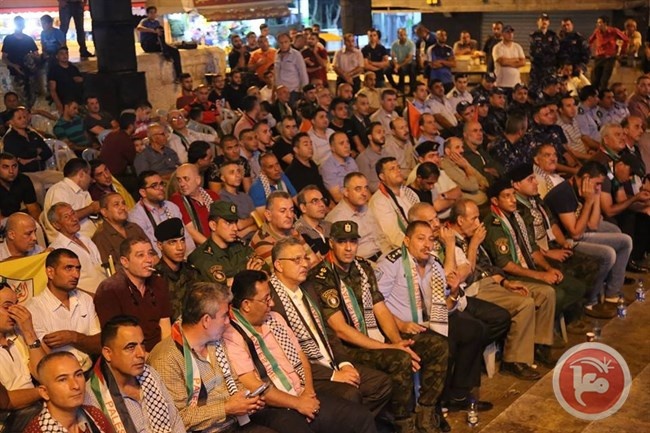 أهالي محافظة طولكرم يتابعون خطاب الرئيس