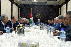 الرئيس يشيد بقرار حماس والمركزية تدعو الحكومة للتوجه لغزة
