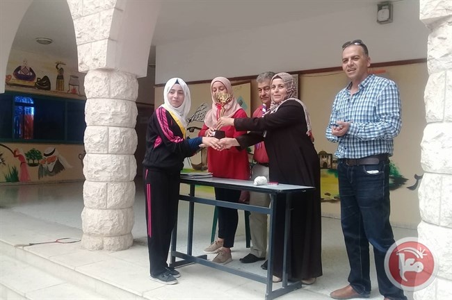 بنات كفر ثلث بطلة ريشة مدارس قلقيلية فردي وبنات سنيريا الثانوية وصيفا
