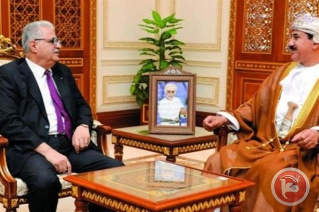 السفير أحمد رمضان يلتقي وزير المكتب السلطاني العُماني