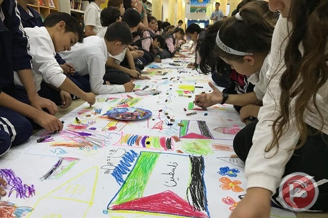 أطفال غزة يرسمون جدارية المصالحة