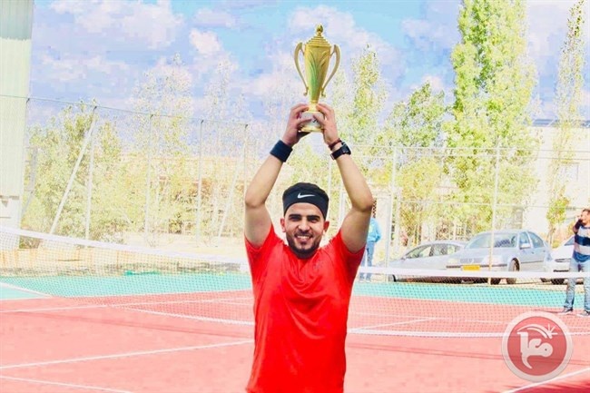 عجاق بطلا لجامعة بير زيت لكرة المضرب