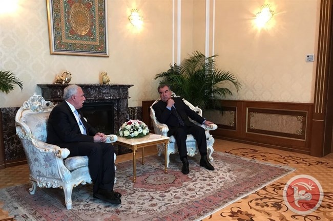 رئيس طاجاكستان يدعو نظيره الفلسطيني لزيارة طاجاكستان