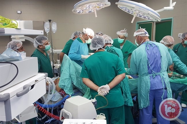 لأول مرة- زراعة مفصل ركبة صناعية في مستشفى الخليل
