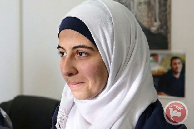 طالبة فلسطينية تحصد جائزة على مستوى العالم العربي