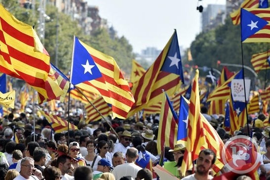 نصف مليون متظاهر ببرشلونة ضد قرارات حكومة اسبانيا