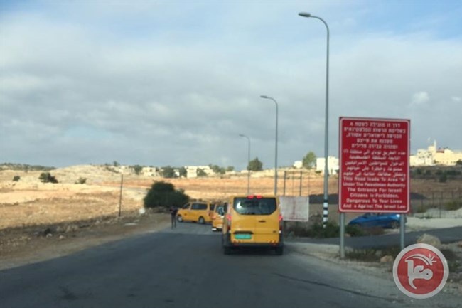 الاحتلال يغلق بوابة النبي صالح ويحاصر عدة قرى