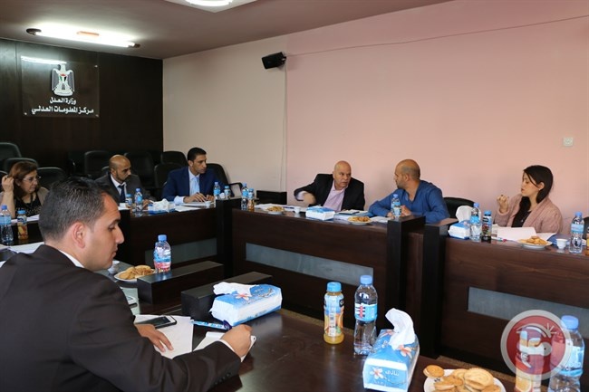 وزارة العدل تعقد مشاورات لتعديل قرار بقانون الجرائم الإلكترونية