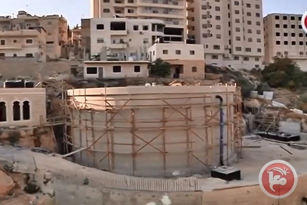 عائلة تتهدد منزلها التشققات بسبب خزان المياه الجديد في بيت ساحور