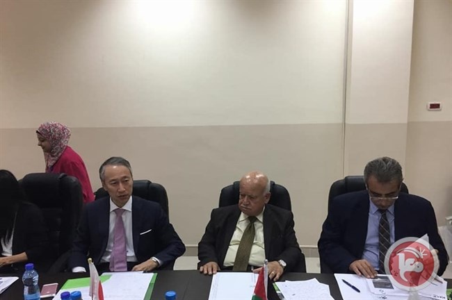 الأغا يكشف عن خطة لتحسين الأوضاع في المخيمات
